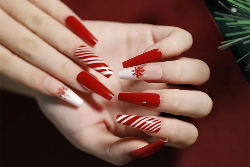 red Christmas nails coffin